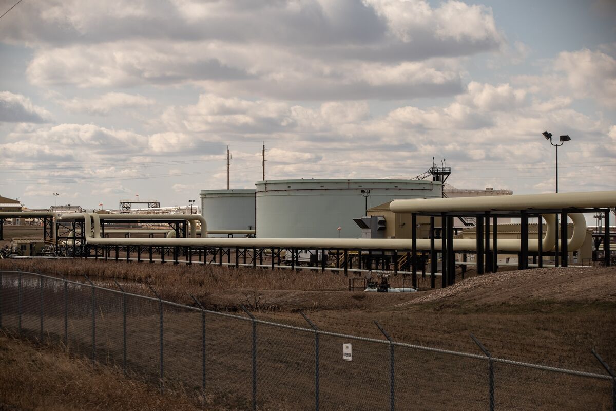 bloomberg.com - Robert Tuttle - Trump's Foreign Policy Takes a Toll on Canadian Oil Prices