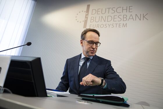 Bundesbank Hedges Against Higher Rates Even as Outlook Weakens