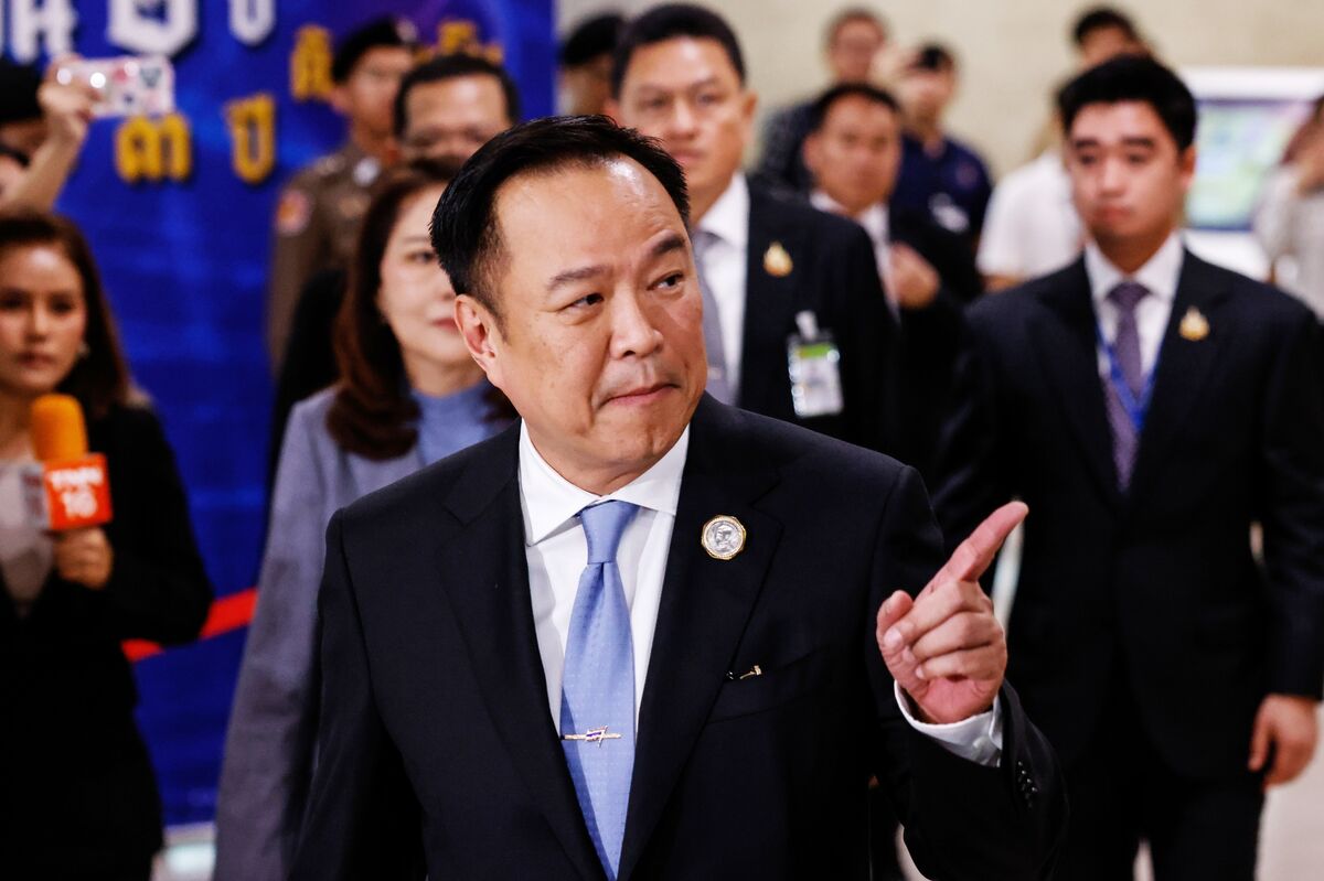 New Thai Government Mulling Steps to Stabilize Baht, Ekniti Says