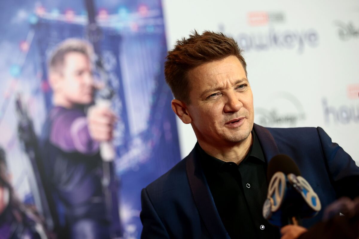 ‘Avengers’ Star Jeremy Renner Undergoes Surgery After Snow Plow ...