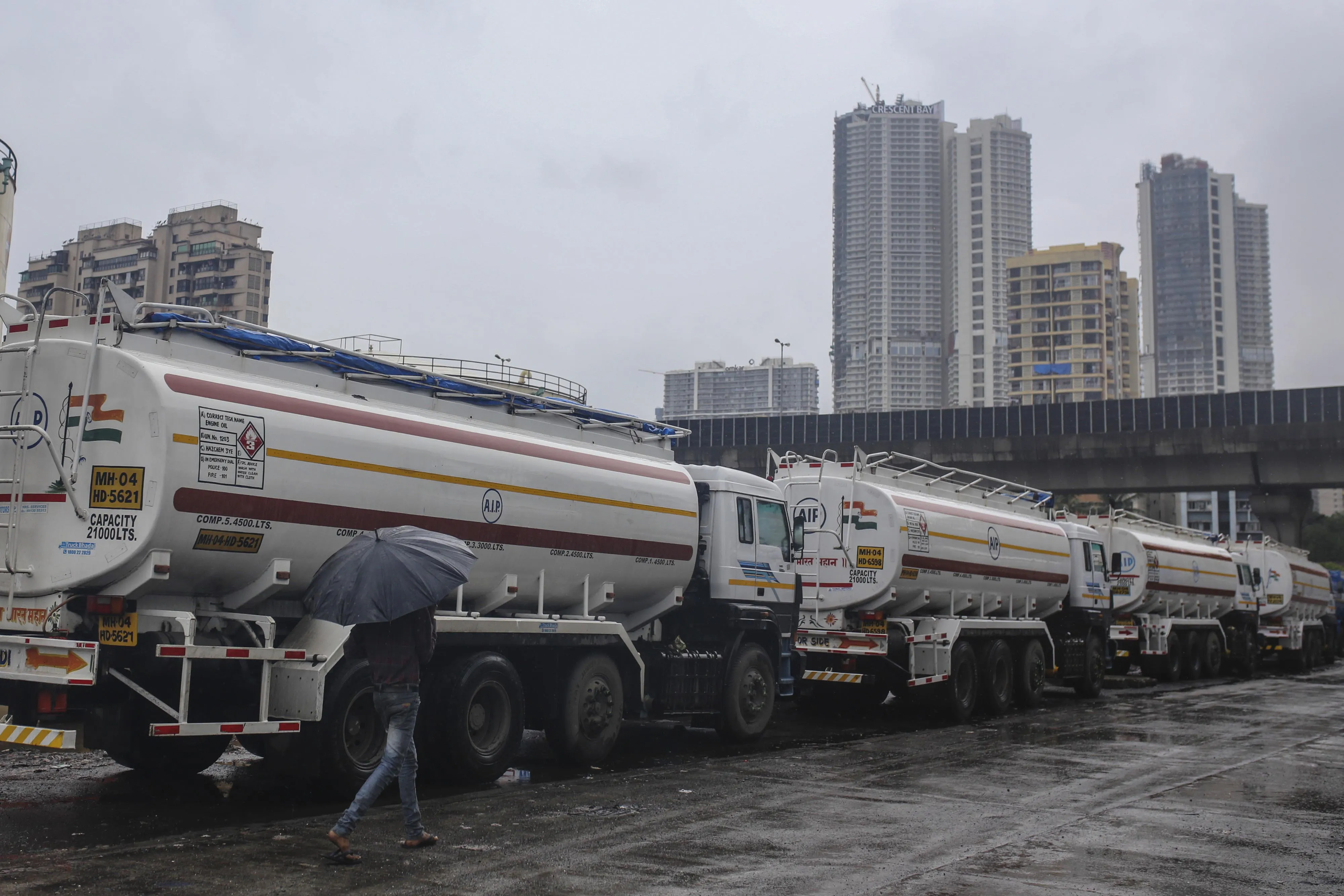 India's Rupee Drops to Record Low as Crude Oil Prices Advance