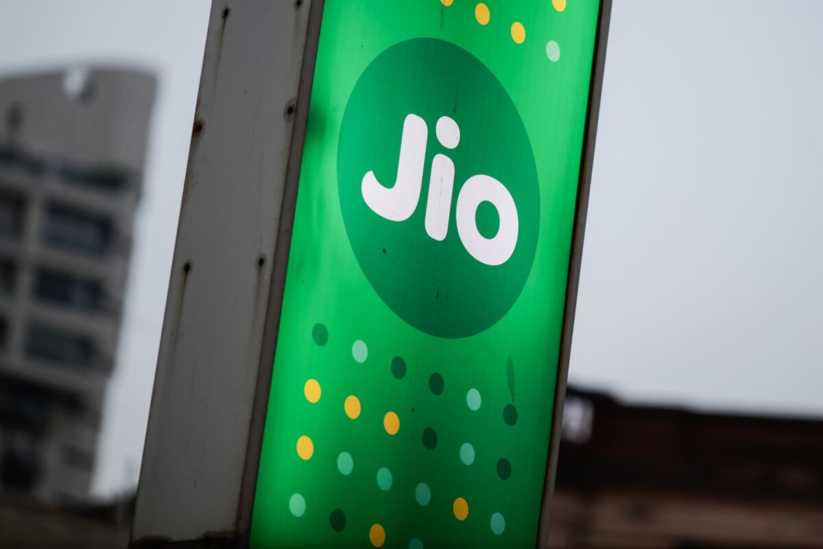 Jio Looks to Break India Mega-IPO Jinx With a Strong Stock-Market Debut