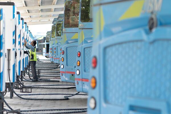 Markets Magazine_India_Bus_01