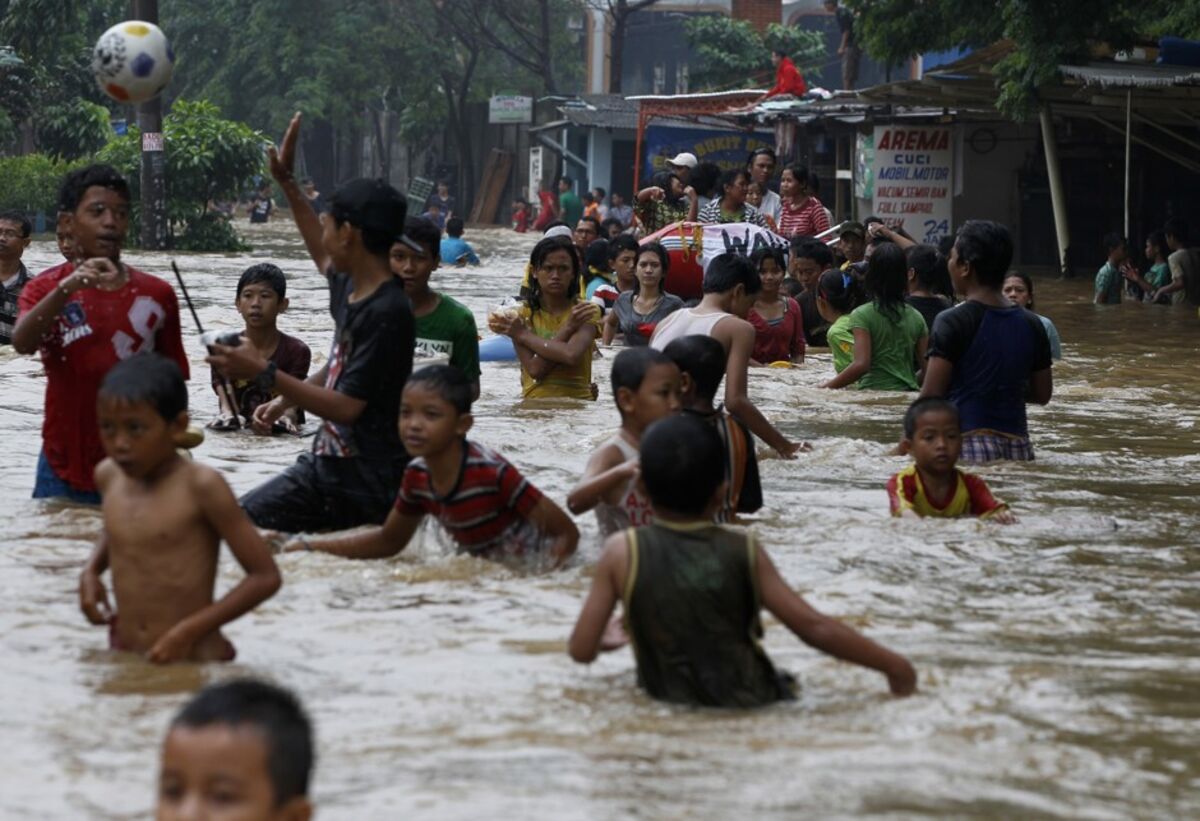 Flooding in Jakarta: A City Swamped by Its Own Success - Bloomberg