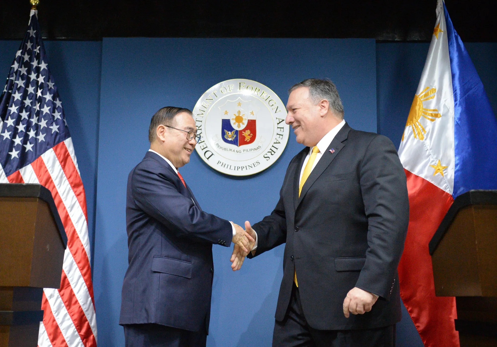Michael Pompeo and Teodoro Locsin in Manila on Mar. 1.