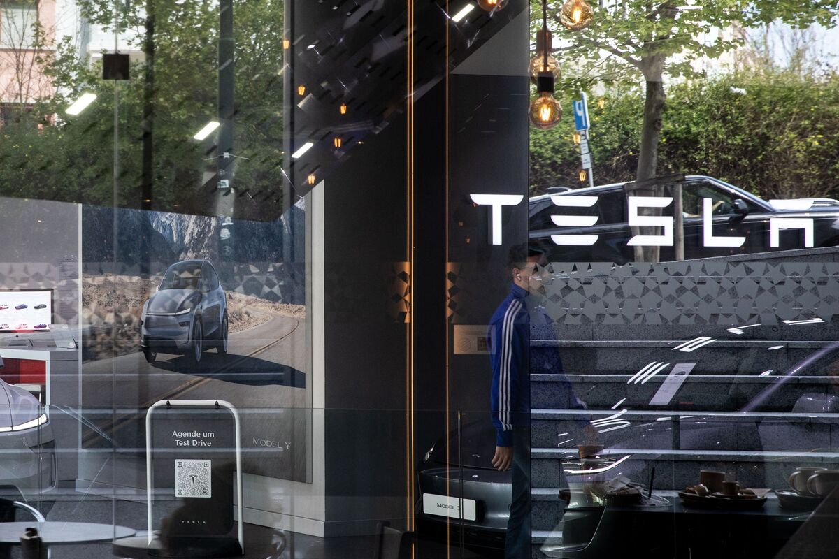 Musk Takes Over Tesla Sales in Europe, US Amid 12% Delivery Drop