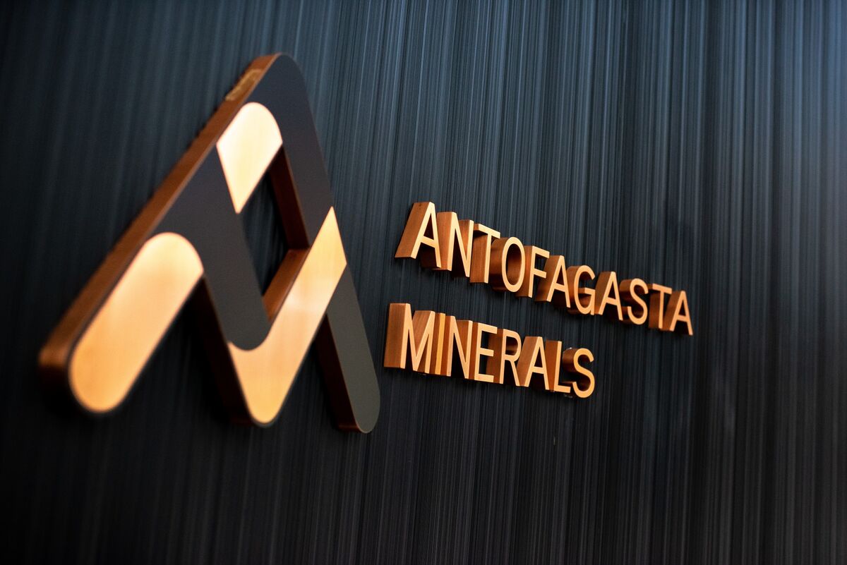 Copper Miner Antofagasta Seeks to Link Ore Sales to Spot Market