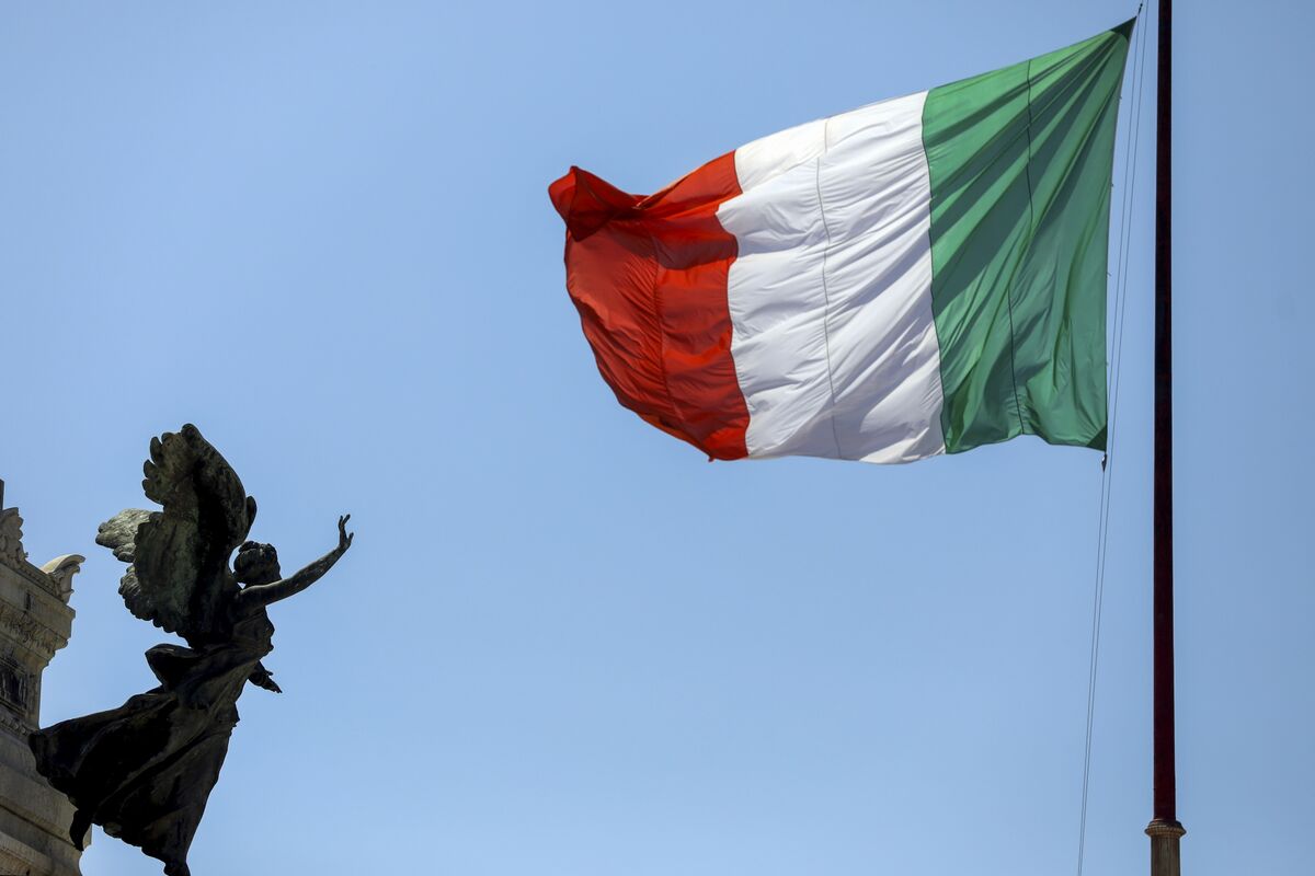 Сайт флаги. Правительство Италии. Флаг Италии. Италия флаг здание. National Flag Day in Italy