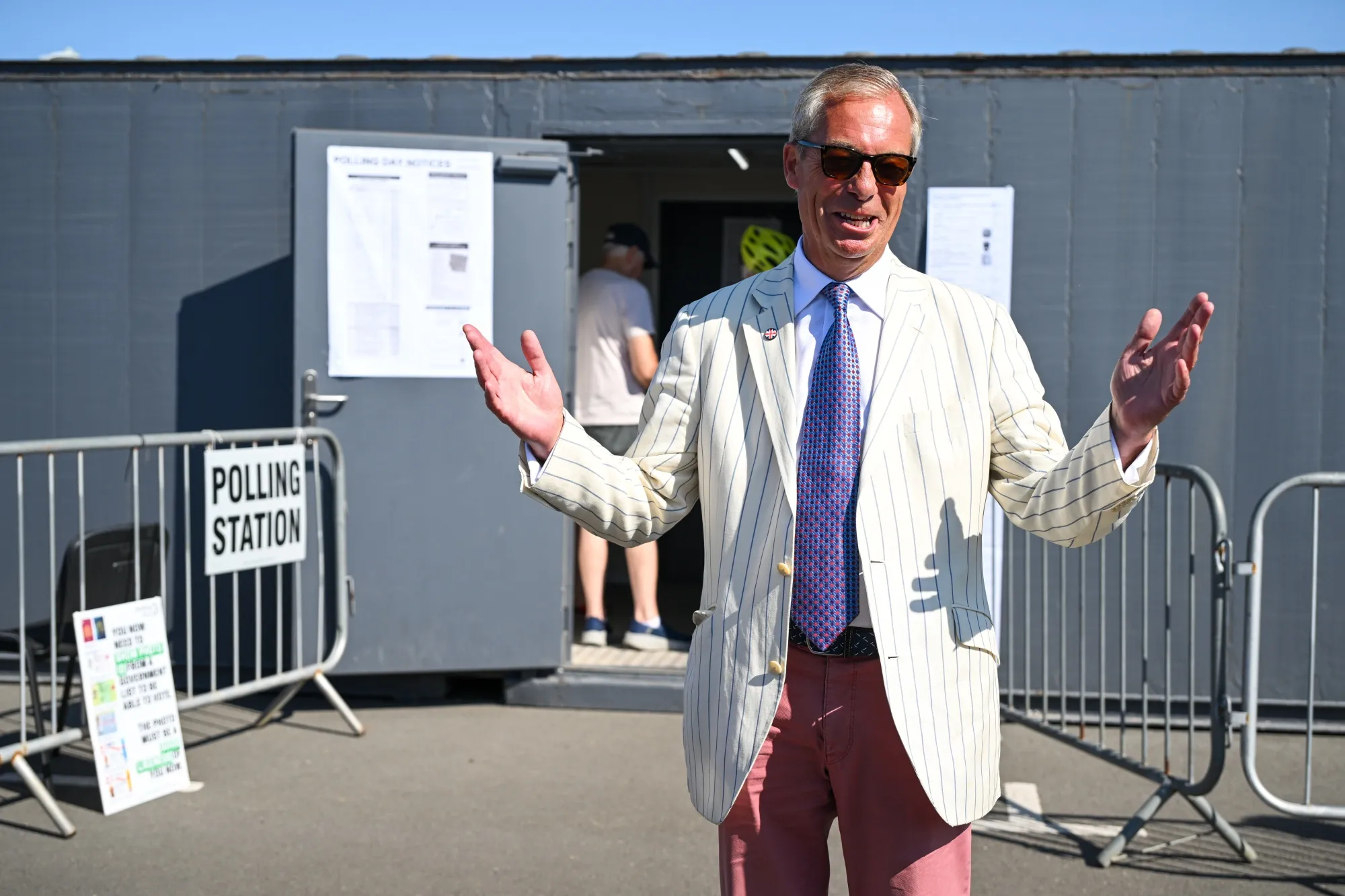 Nigel Farage Returns as MP, Winning Clacton By-Election - Bloomberg