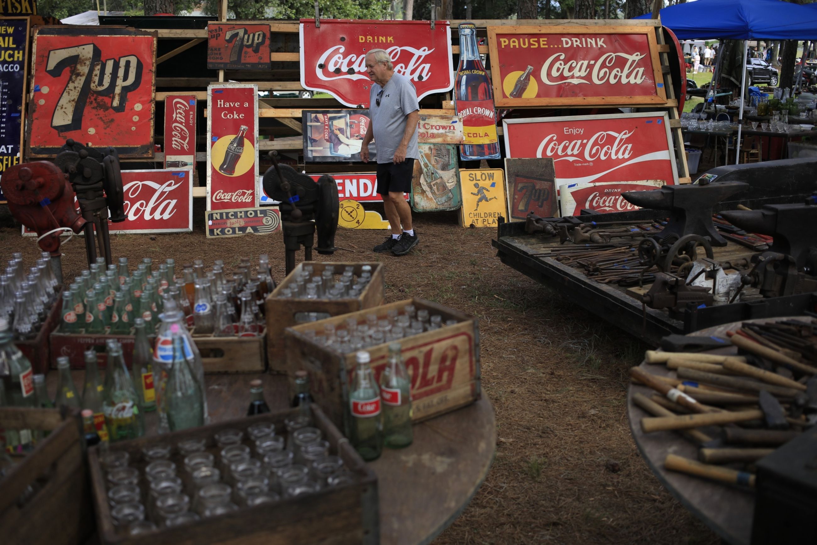 Bloomberg Evening Briefing: World's Biggest Yard Sale Stitches America  Together - Bloomberg
