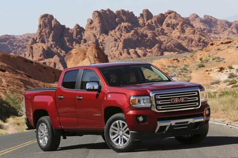 The 2016 GMC Canyon SLE.