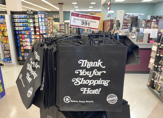 N.J. Grocery Trips Get Pricier With Ban on Paper, Plastic Bags