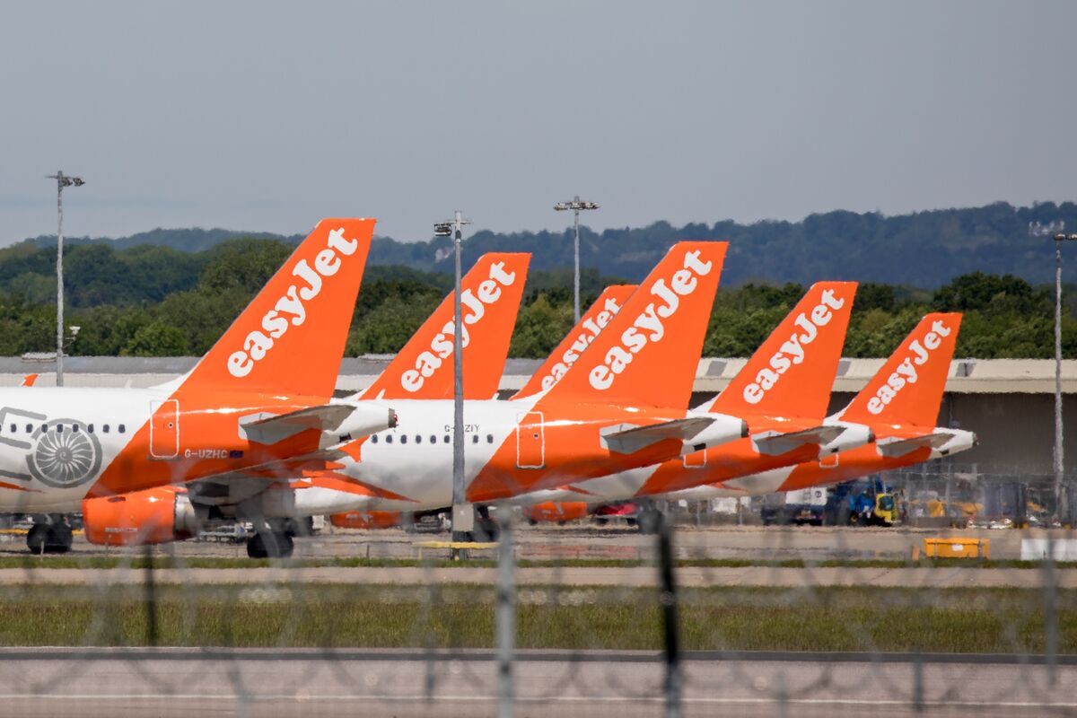 EasyJet’s Rebel Founder Defeated in Bid to Oust Management - Bloomberg