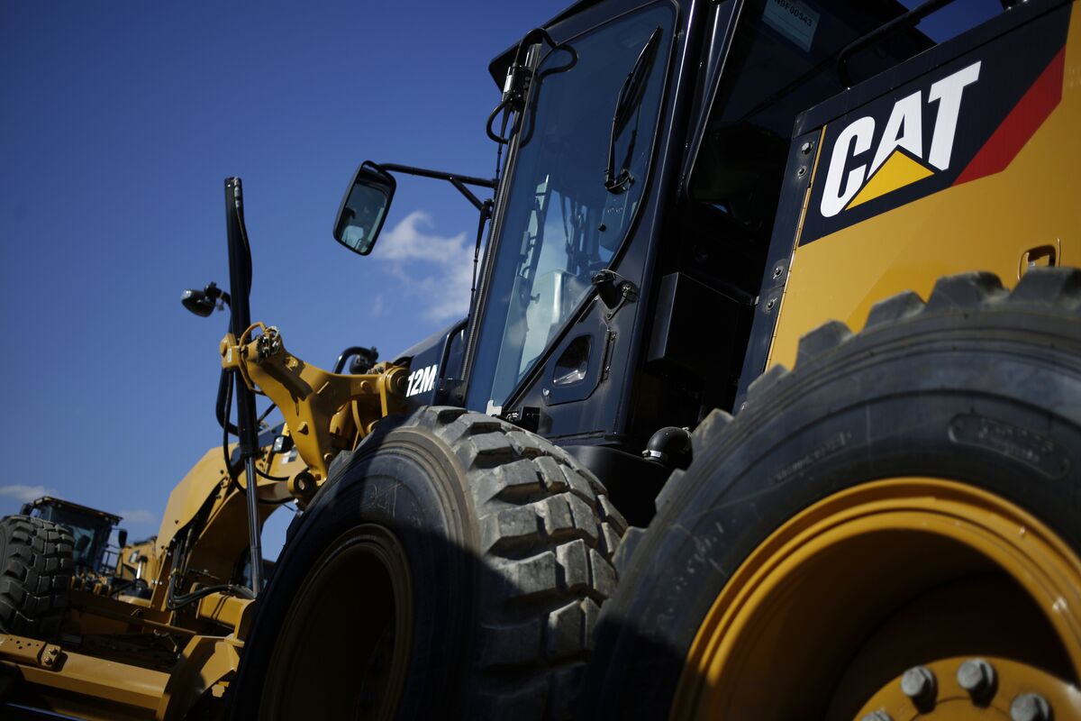 Caterpillar (CAT) Shares Plunge After Biggest Miss in 10 Years Bloomberg