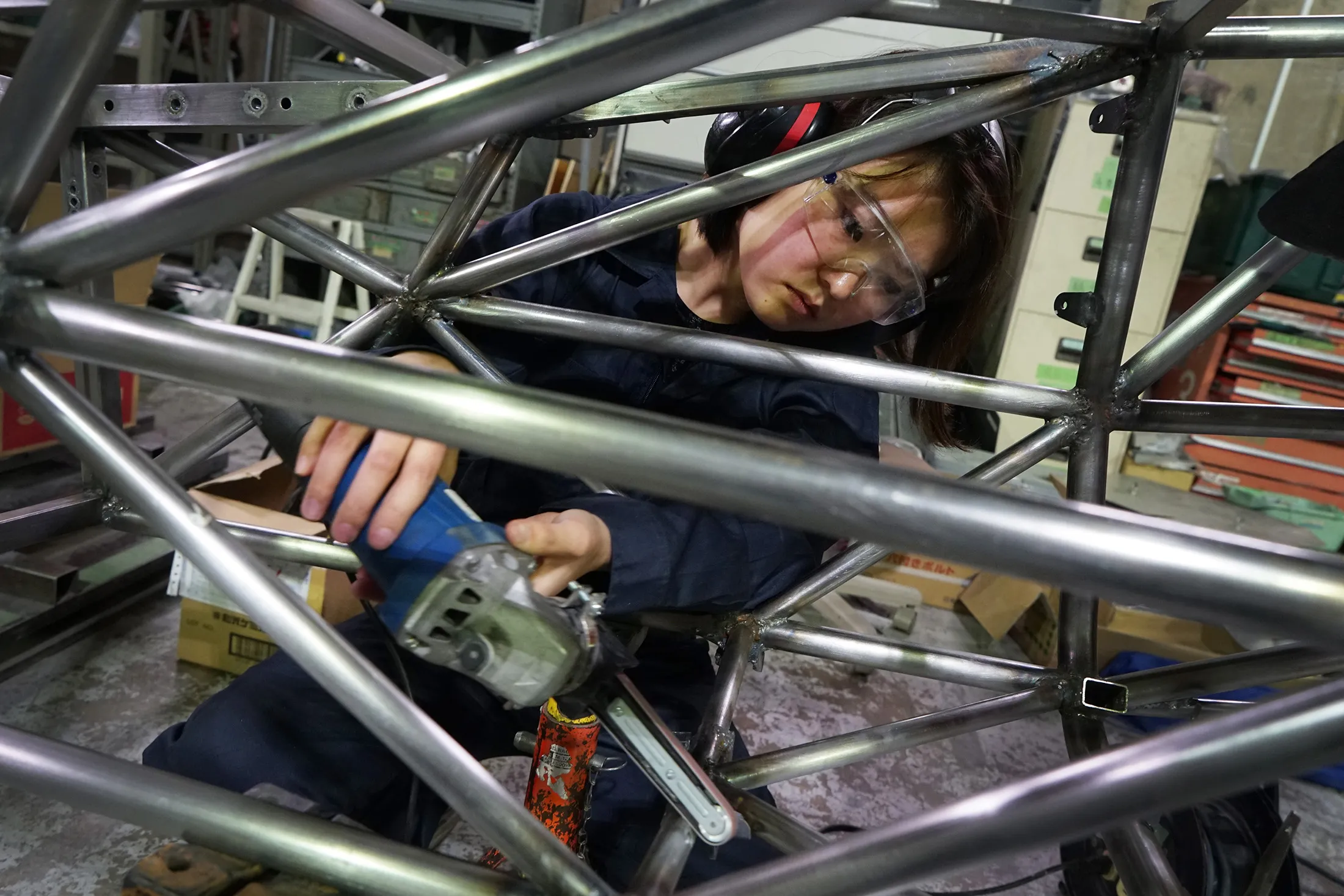 Yui Mitsuhashi works on the Formula Racing Club 2018 car.