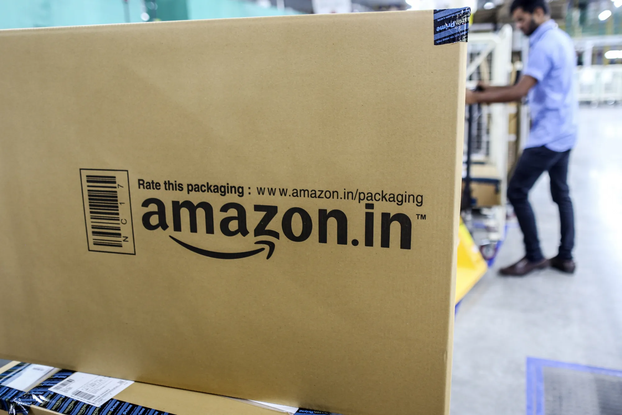 Inside Amazon.com's Biggest Fulfillment Centre in India 