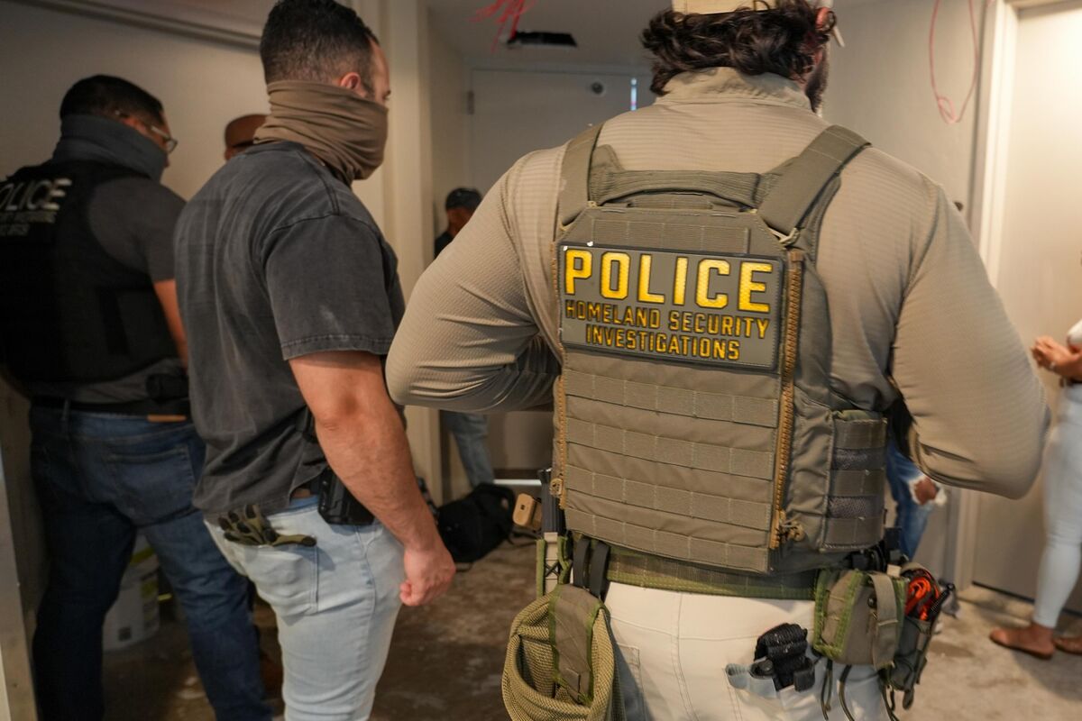 🟪"Operazione Immigrazione a Porto Rico: Arrestati Lavoratori Edili in Hotel di Lusso di John Paulson"