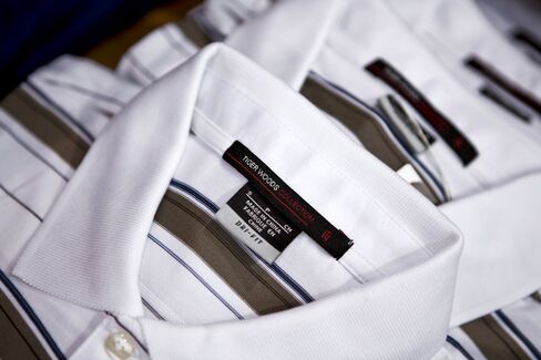 Tiger Fans Snub Shirts as Golfer Has Worst Year of Career