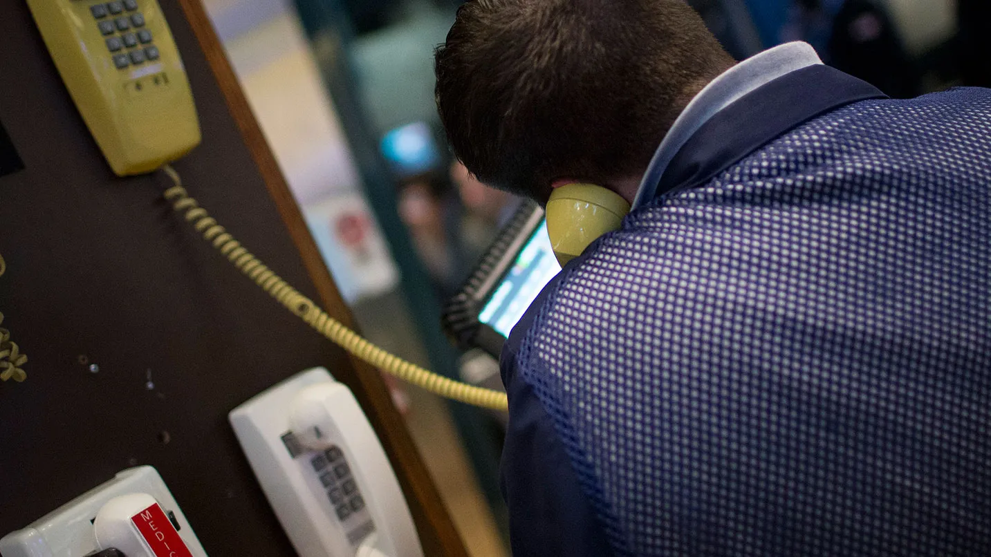 U.S. Stock Futures Rise as Budget Discussions Continue