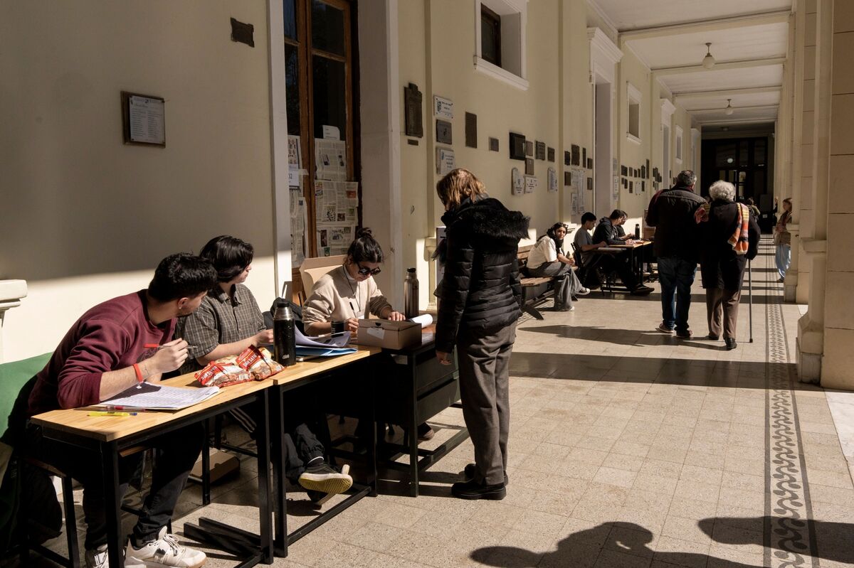 Milei on Track to Lose Buenos Aires Province by Landslide