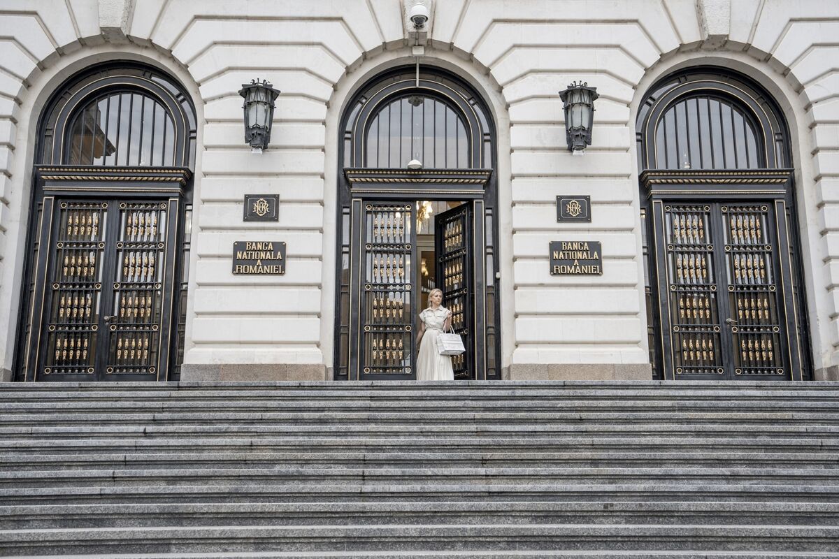 
                            Romania Holds Interest Rates to Cap Volatile Year in Politics and Markets