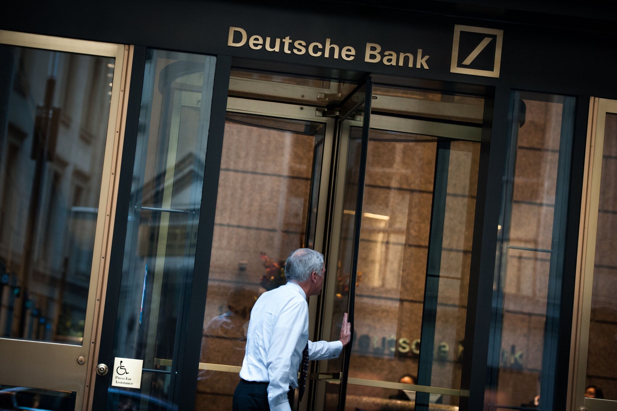 7 банк. Дойче банк. Дойче банк News. Луц Германия банк Дойче. Deutsche Bank Trust Company Americas.