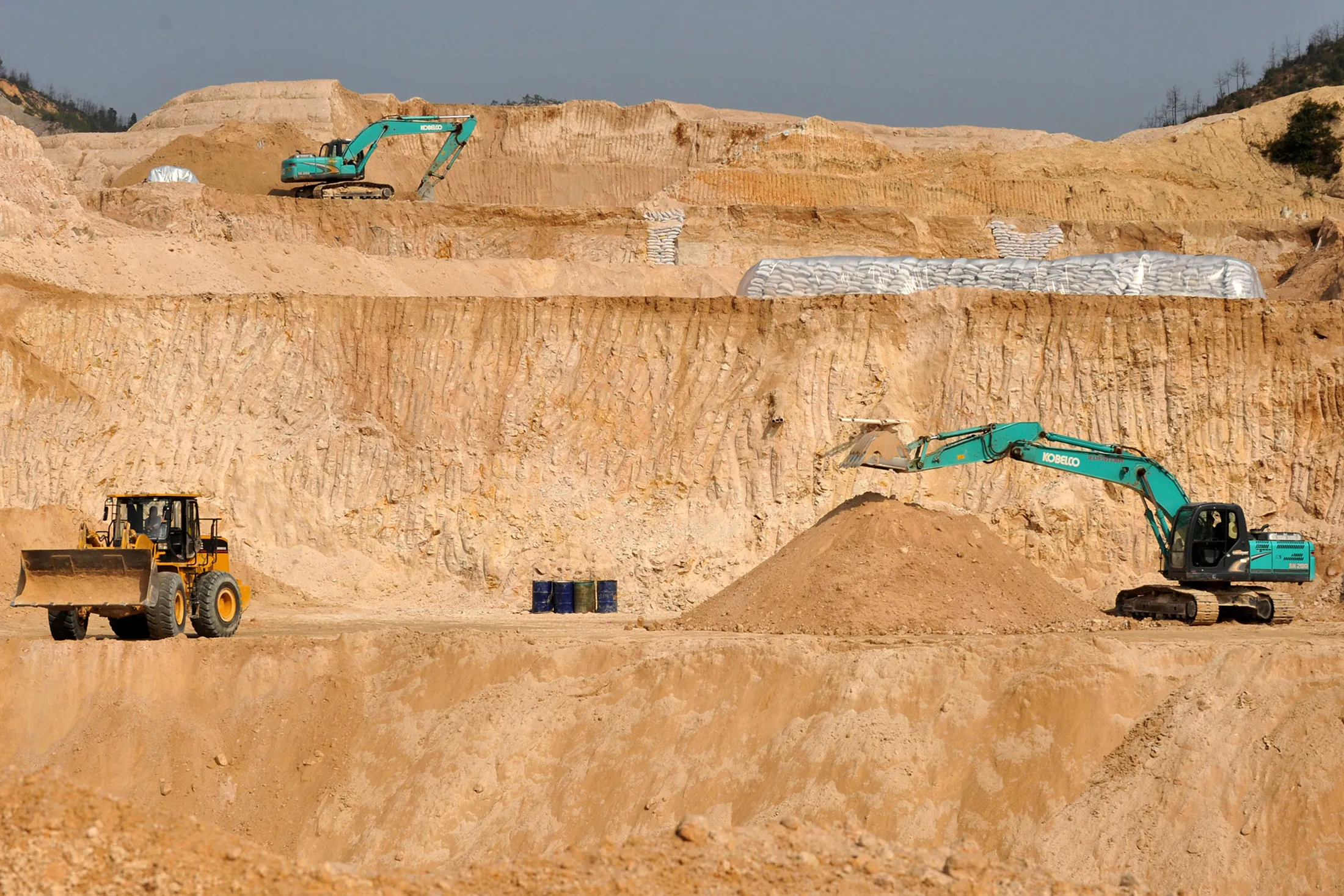 China Widens Rare Earth Curbs Ahead of Key Xi-Trump Meeting - Bloomberg