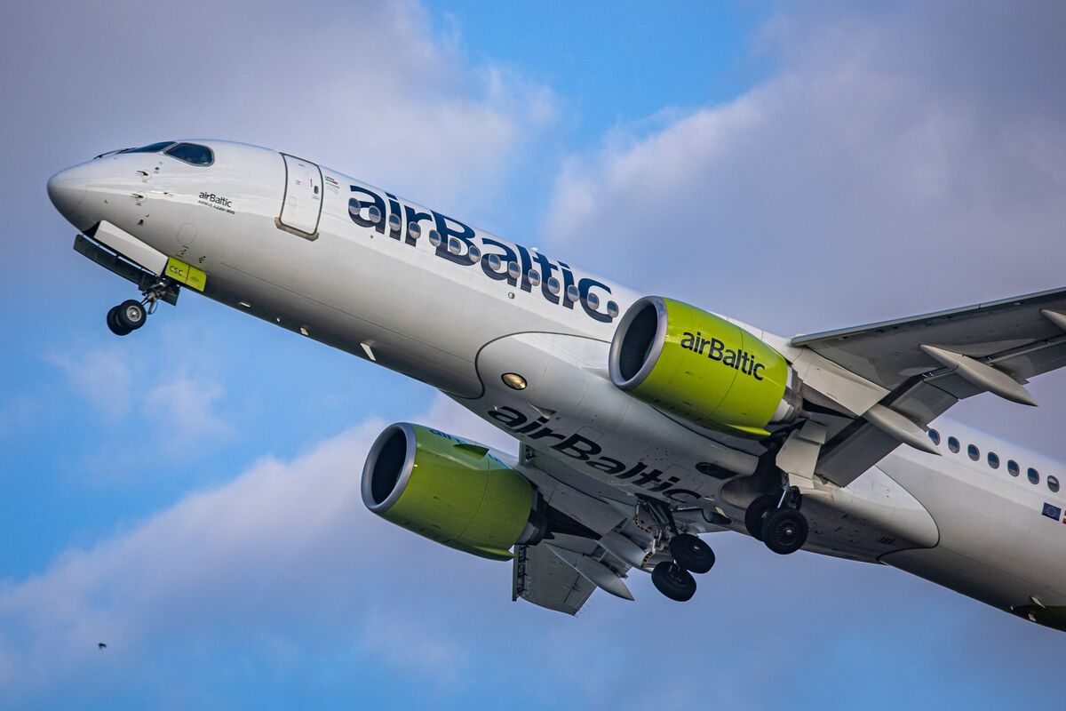 Lufthansa Said to Consider Investment in Air Baltic Before IPO