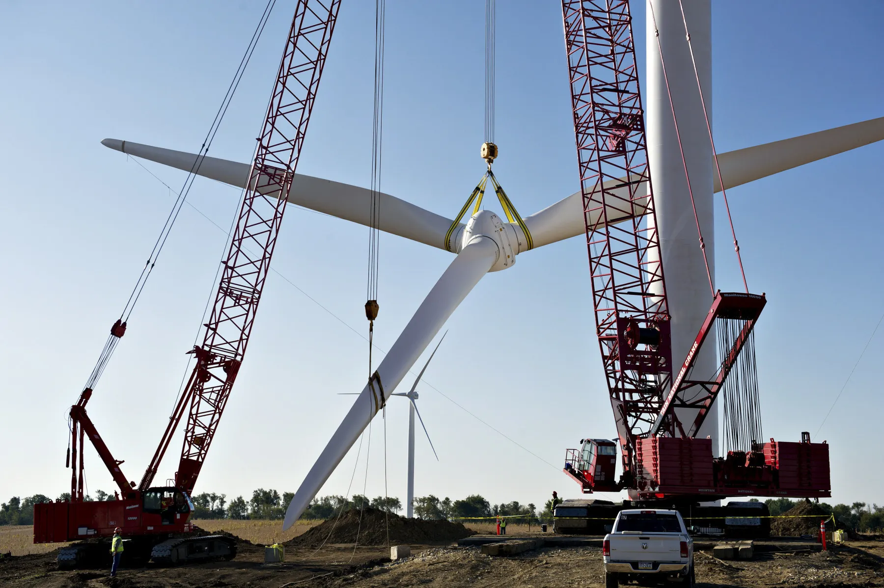 A rotor assembly is raised into position&nbsp;during the construction of a&nbsp;wind&nbsp;farm in Ohio, Illinois.