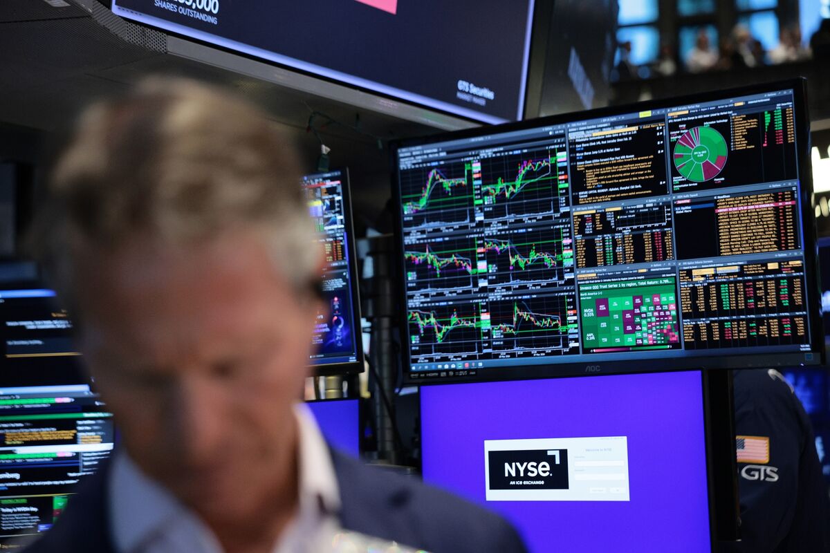Hedge Funds Are Losing Their Edge in a World of ETFs