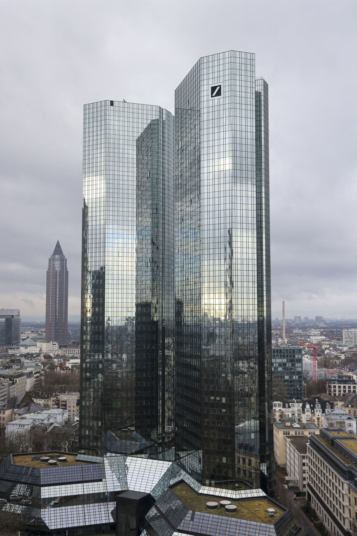 Deutsche Bank Hedges Data Center Risk in SRT on €2 Billion Book