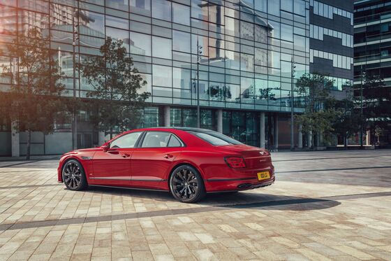 For the Posh, Bentley’s New Flying Spur Is Practically Pious