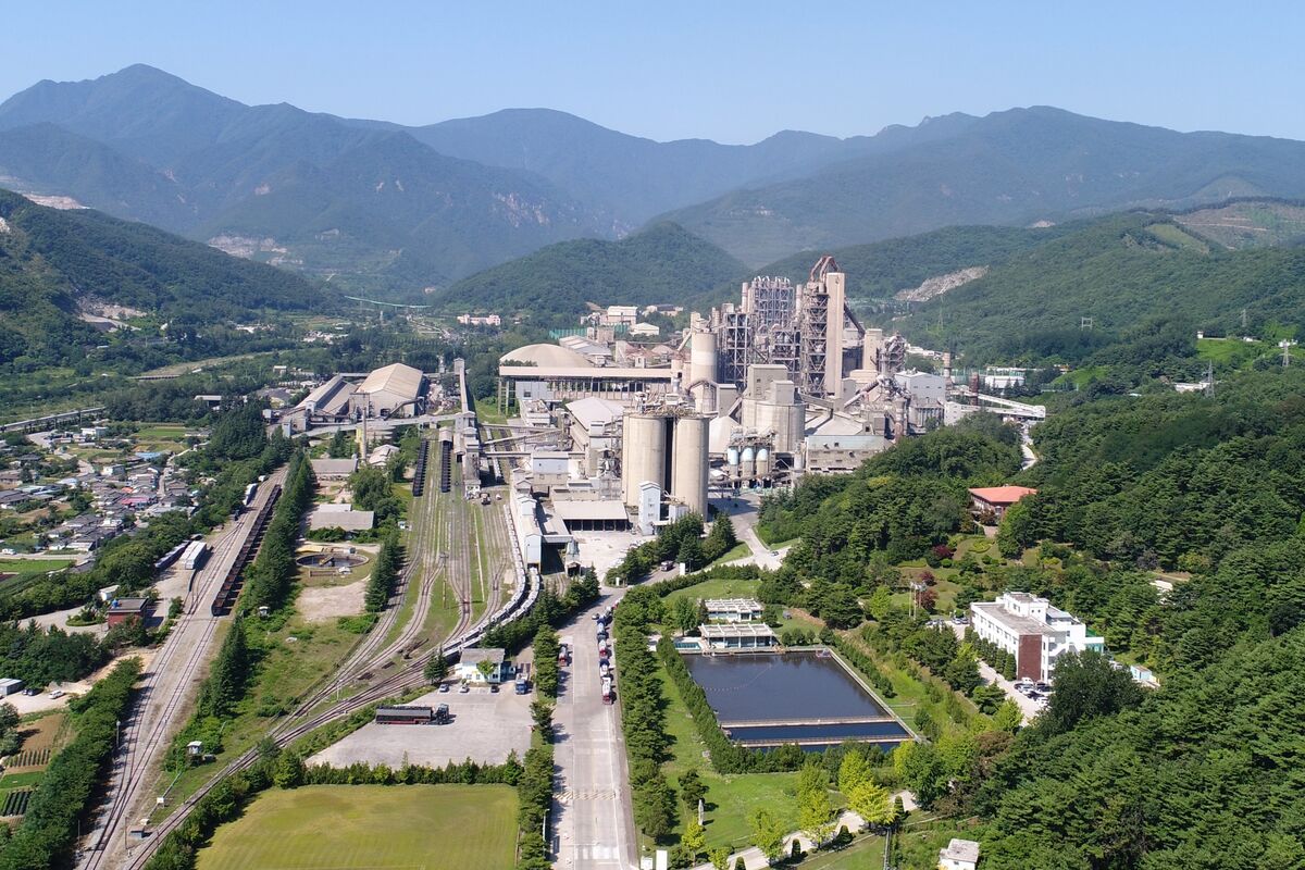One of Korea’s Biggest Polluters Is Switching Plastics for Coal
