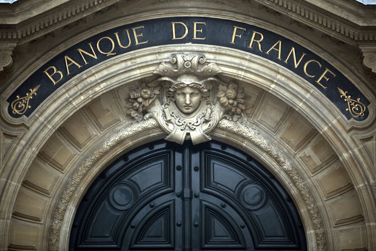 Bank of France Cuts Outlook, Sees Smaller Macron Stimulus Boost - Bloomberg