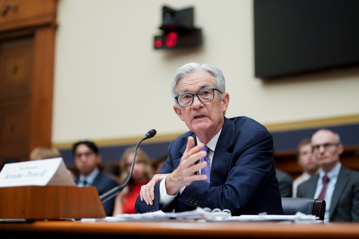 Nasdaq 100 đạt kỷ lục mới trong khi đà tăng của S&P 500 chững lại
