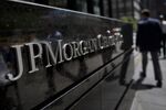 JPMorgan Holders Led by Chairmen-CEOs to Vote on Dimon's Titles