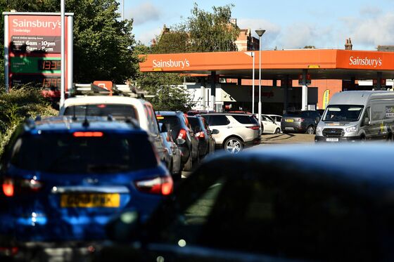 U.K. May Ease Trucker Visas; EG Caps Fuel Buying: Energy Crisis