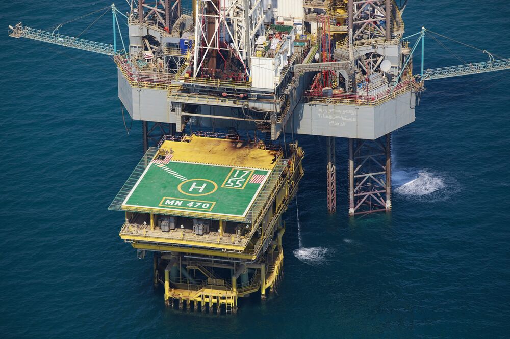 An offshore drilling platform stands in shallow waters at the Manifa offshore oilfield, operated by Saudi Aramco, in Manifa, Saudi Arabia.