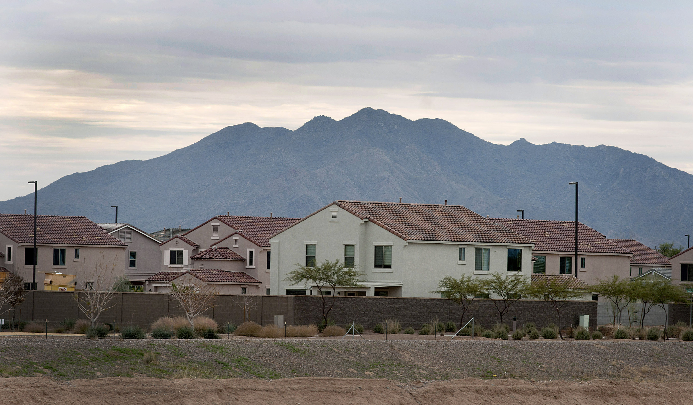 Phoenix Housing Rises as Canada Buyers Seek 55% Desert Discount