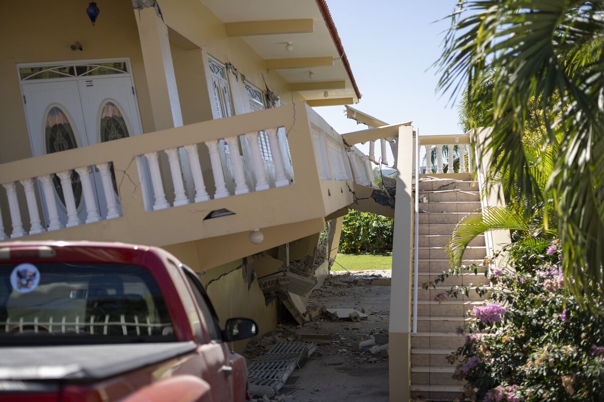 Trump Signs Emergency Declaration for Puerto Rico After Quake - Bloomberg