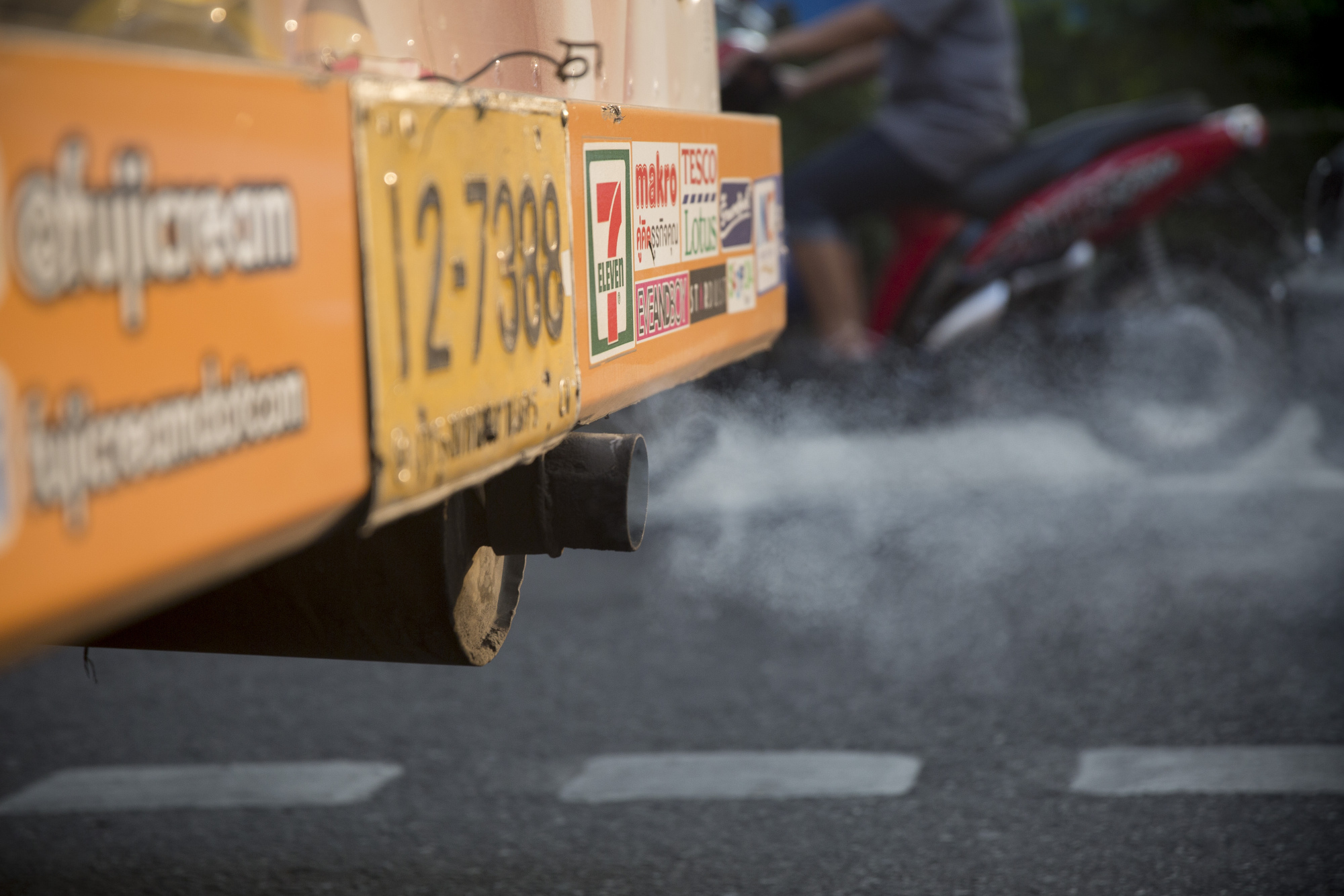 Image result for Photographer: Brent Lewin, pictures, air pollution, thailand