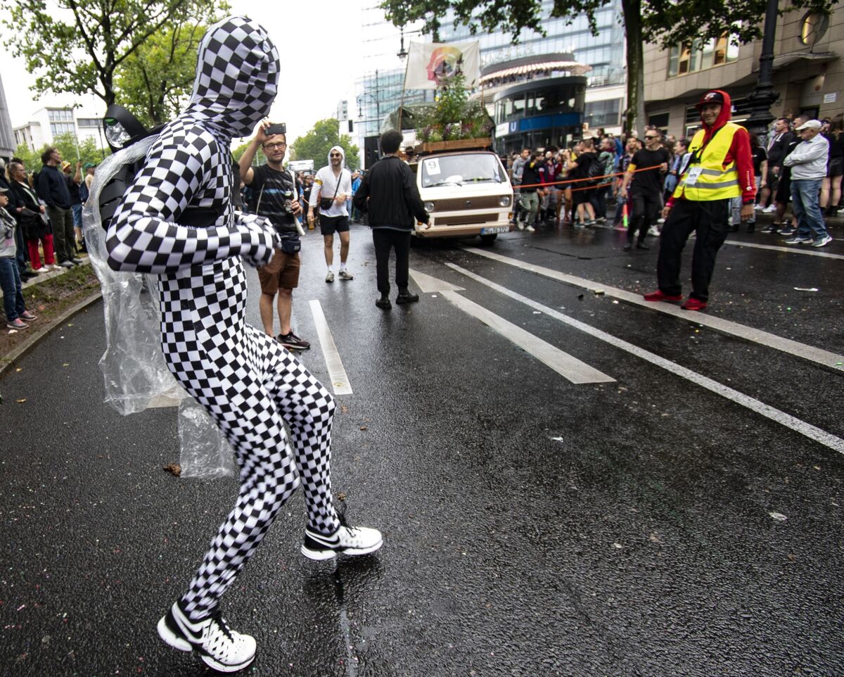 Techno Party With Love Parade Founder Hits Berlin's Streets - Bloomberg