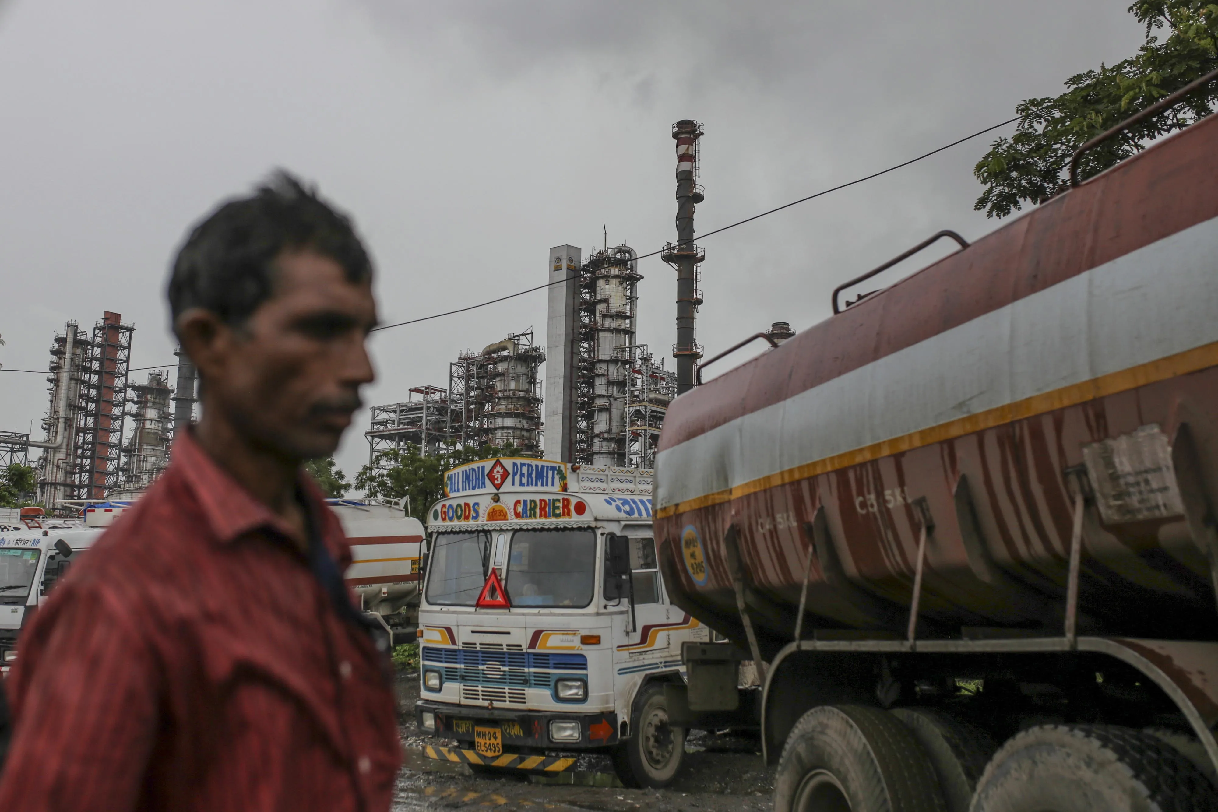 India's Rupee Drops to Record Low as Crude Oil Prices Advance