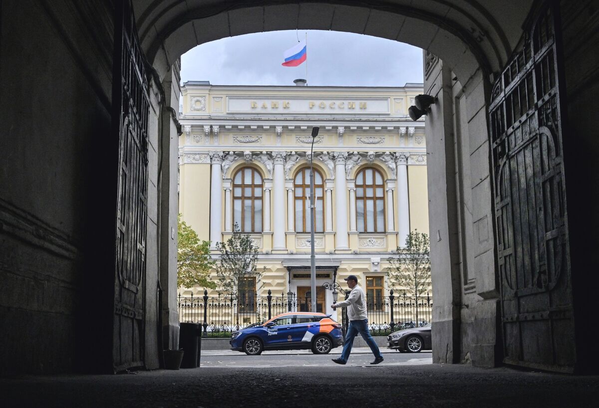 Russia's Central Bank Raises Interest Rate to 18%