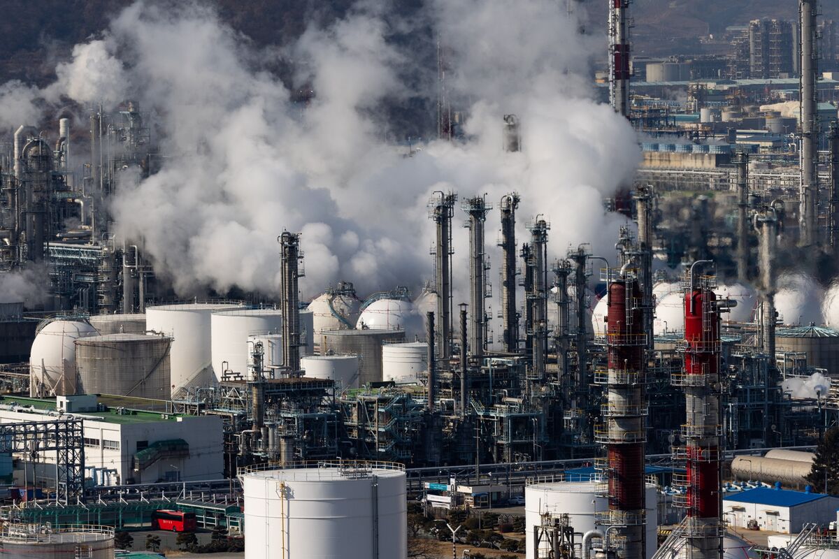 South Korean Plastic Makers Progress Integration, Maeil Says.