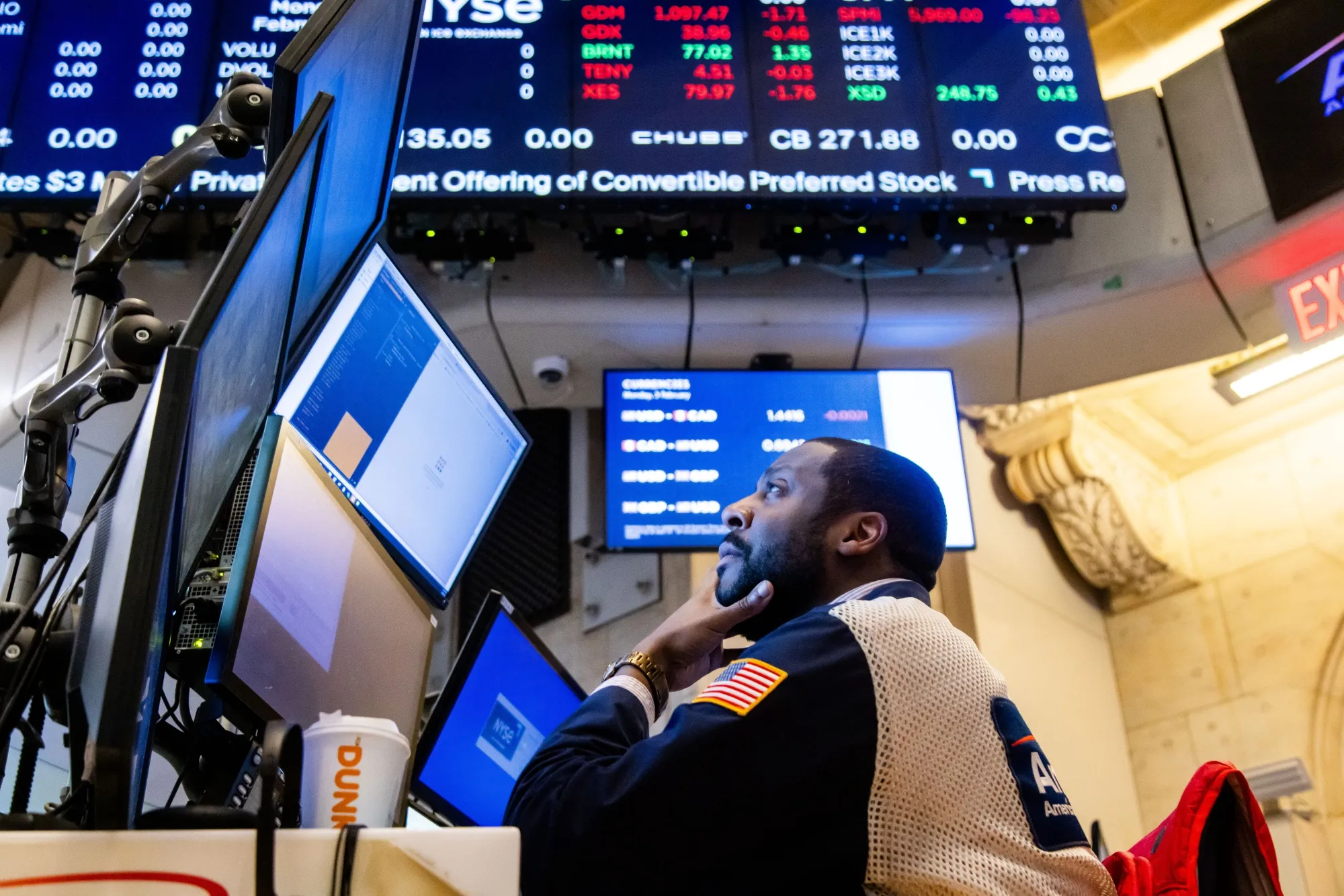 米国株失速、持ち直した欧州株と対照的－22年以来最も劣勢 - Bloomberg