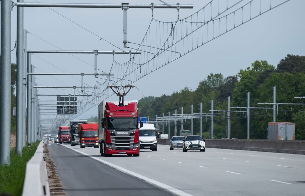 A Scania hybrid truck travels along the electric highway on the A5 in Darmstadt.