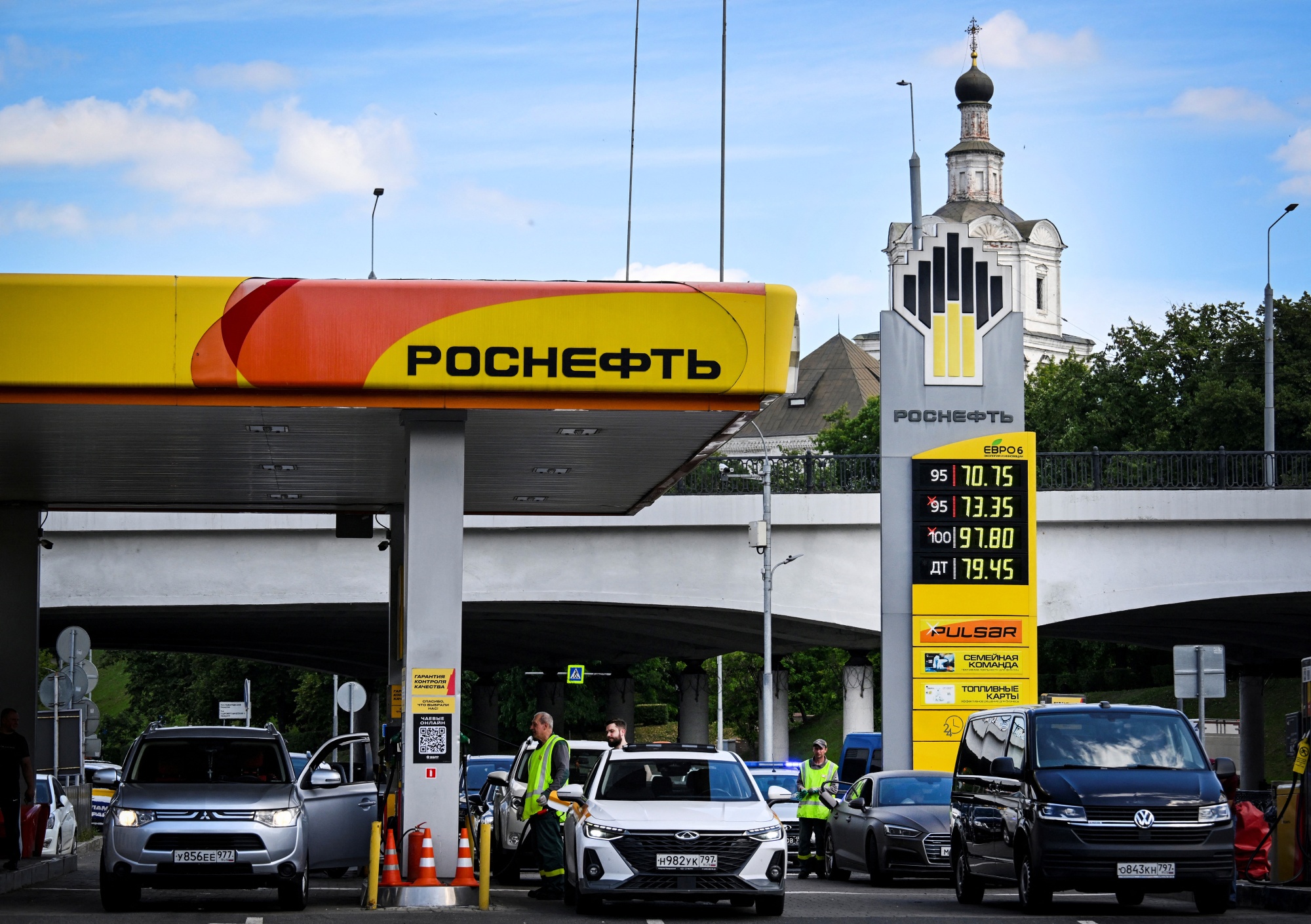 People refuel their cars at a Rosneft gas station in Moscow on June 30, 2026. Russia's largest oil giants are tightening fuel restrictions at their gas stations in Moscow and the Moscow region as the fuel crisis, engulfed virtually every region, deepens after the Kapotnya refinery in Moscow burned twice in June as a result of Ukrainian drone strikes, as well as few more refineries in Russia, and now dispensing no more than 20 liters of gasoline per vehicle. Filling canisters is prohibited, local media report. (Photo by Alexander NEMENOV / AFP via Getty Images)