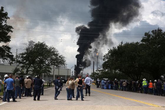 Exxon’s Texas Complex Spews Fire, Prompting Shelter Warning