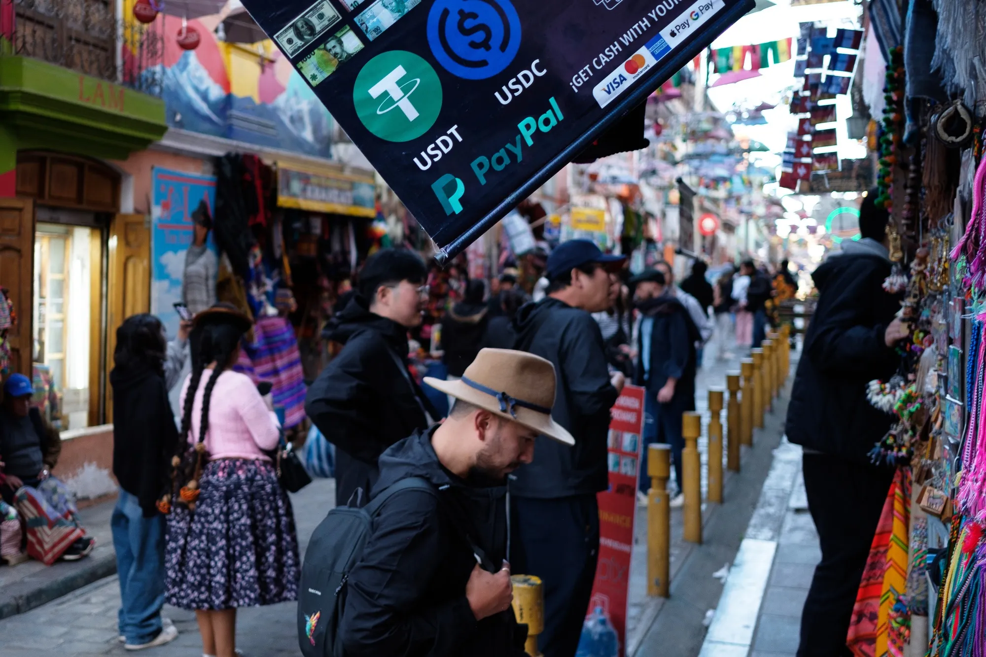 Argentines Turn to Stablecoins as Milei Struggles to Save the Peso -  Bloomberg